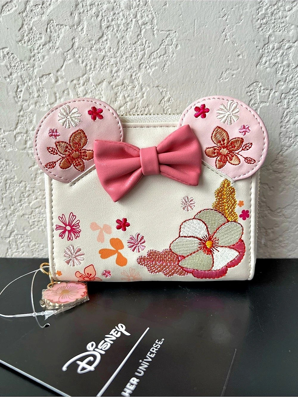Her Universe Disney Minnie Mouse Flower Zip Wallet - Boxlunch Exclusive NWT